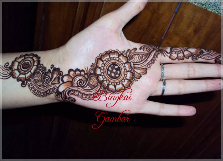 gambar henna tangan india