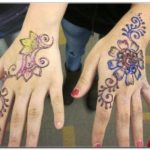 gambar henna tangan warna warni