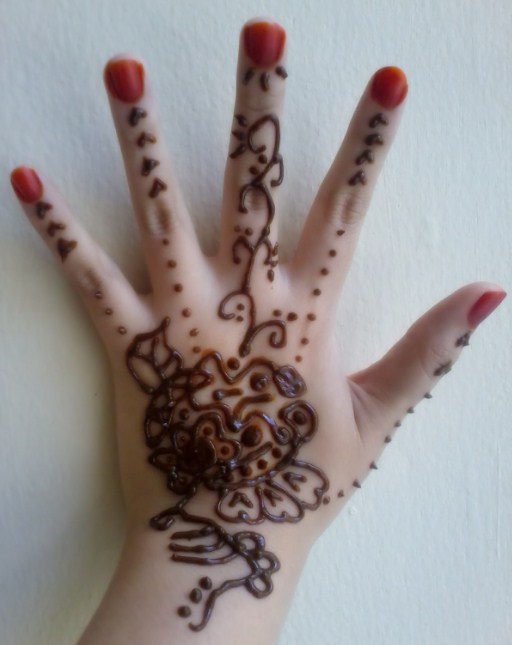 gambar henna di kuku
