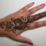 motif henna di kuku