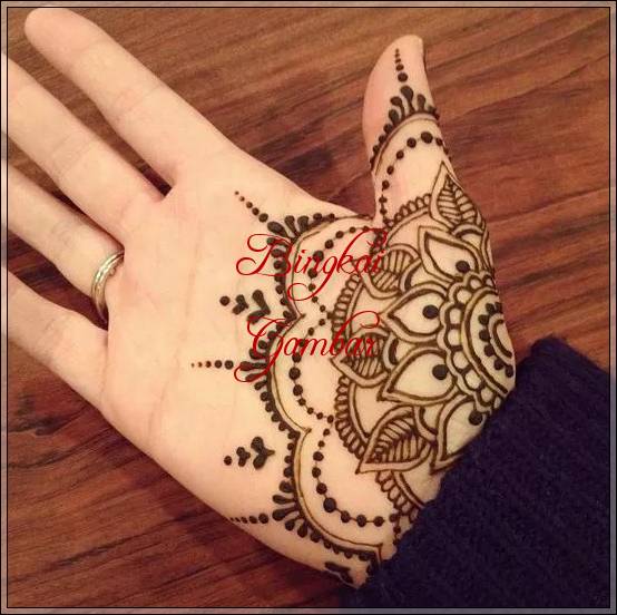 gambar henna tangan bunga simple