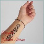 henna tulisan arab di tangan