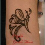 motif henna kupu kupu simple