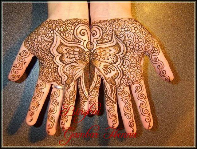 motif henna tangan kupu kupu